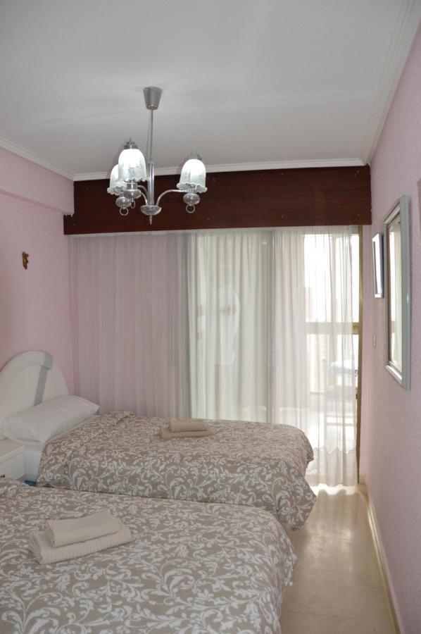 Gemelos2 Loysan Apt. With Pool Μπένιντορμ Εξωτερικό φωτογραφία